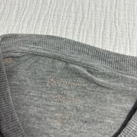 No Boundaries Gray Floral Knot-Front Blouse - Picture 3 of 3